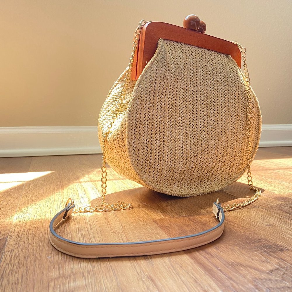 Purse; Tan, woven, Shoulder bag